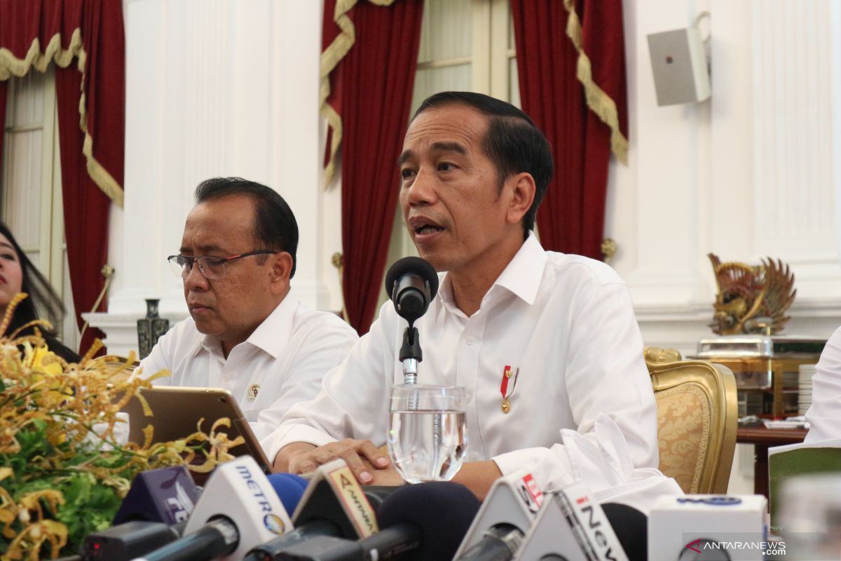 Presiden Jokowi perintahkan BUMN dirombak total