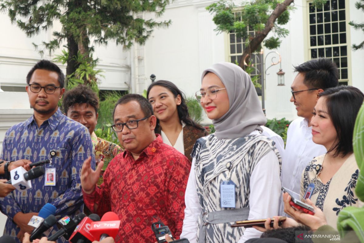 Jokowi bahas pembagian tugas dengan stafsus kepresidenan