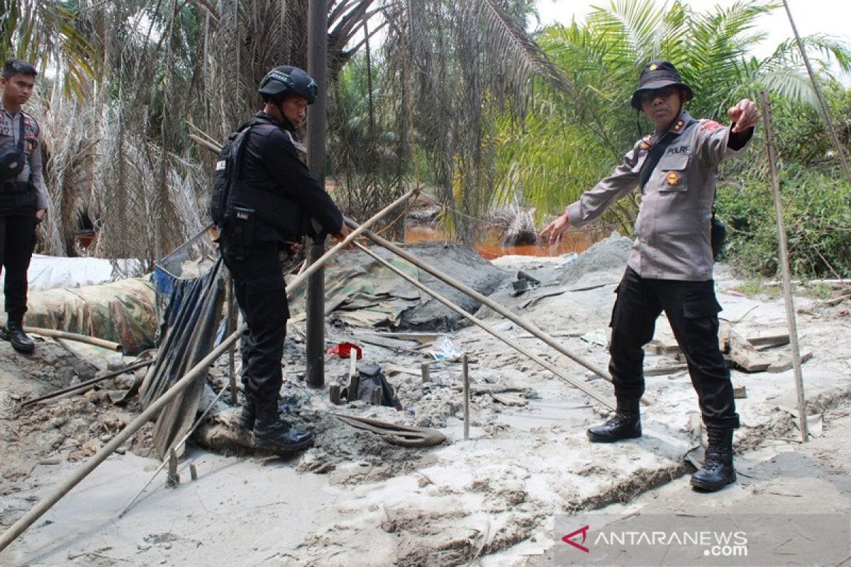 Polda Jambi tutup puluhan lobang sumur ilegal drilling