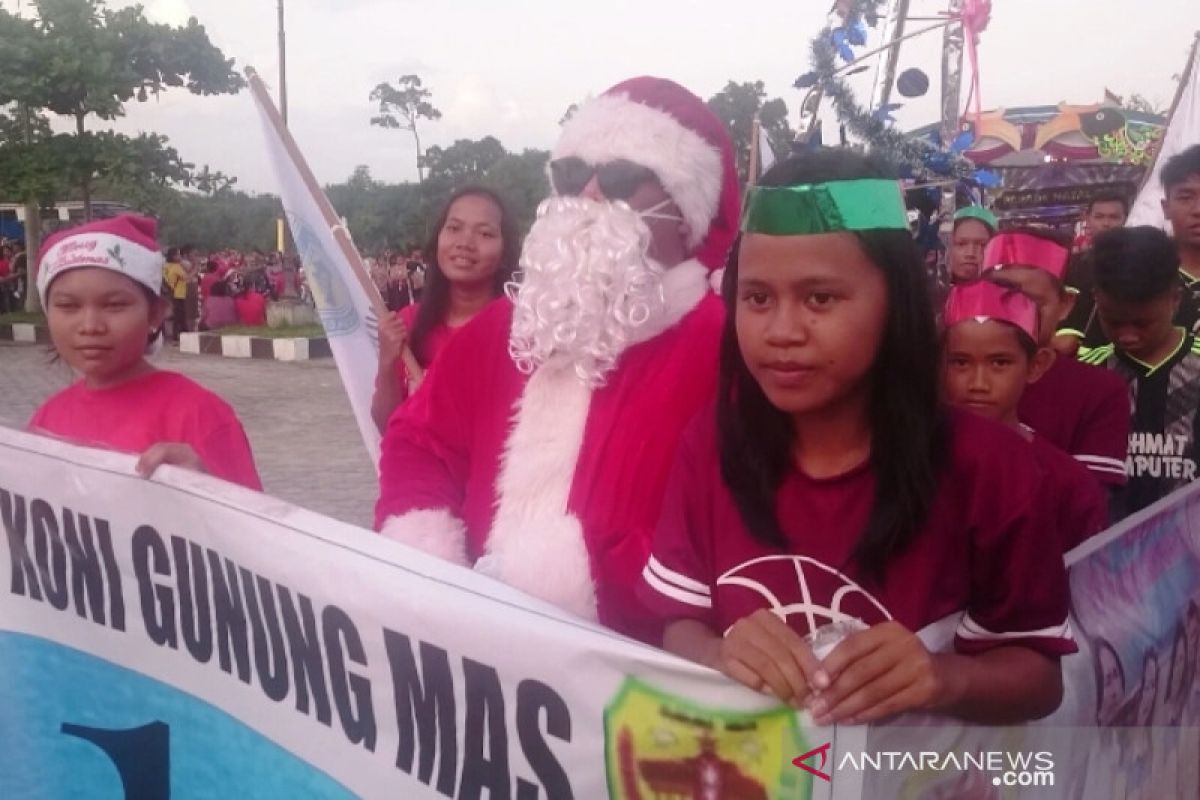 Ratusan umat Kristiani Gumas ikuti Parade Natal