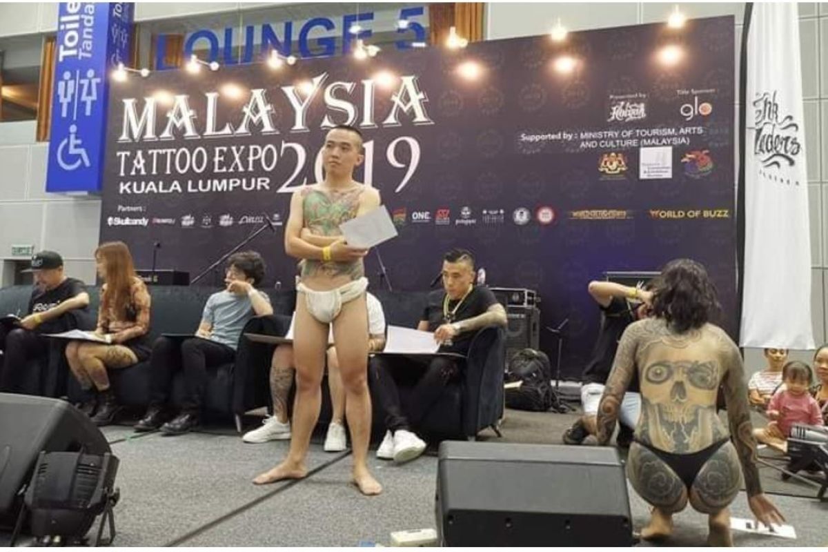 Kementrian Pariwisata Malaysia tindak tato setengah telanjang