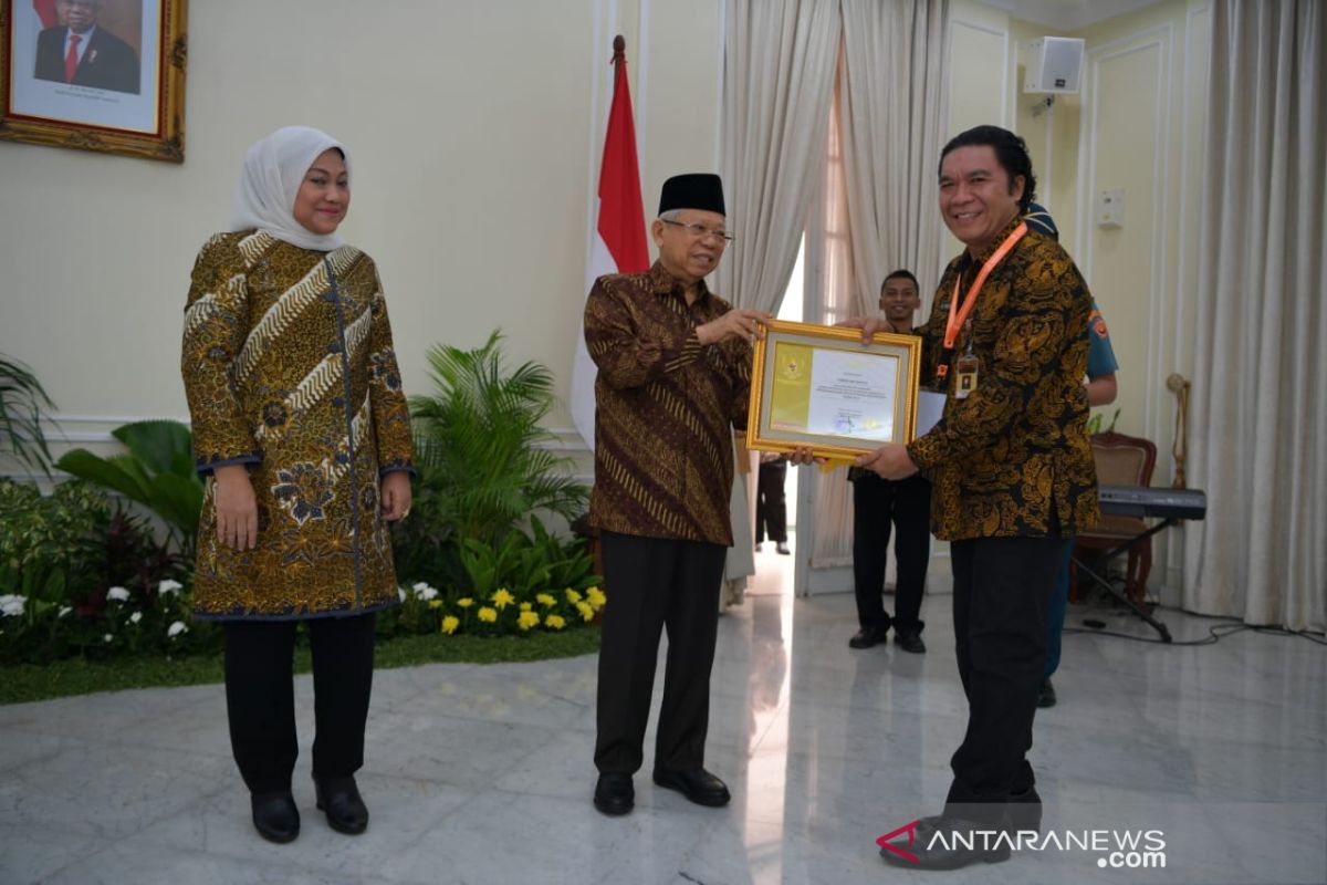 Gubernur Banten Raih Anugerah Paramakarya 2019