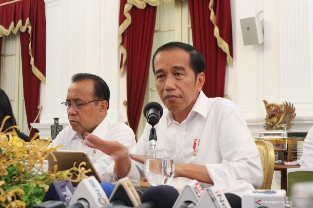 Terkait usulan presiden tiga periode, Joko Widodo sebut ada yang mau cari muka