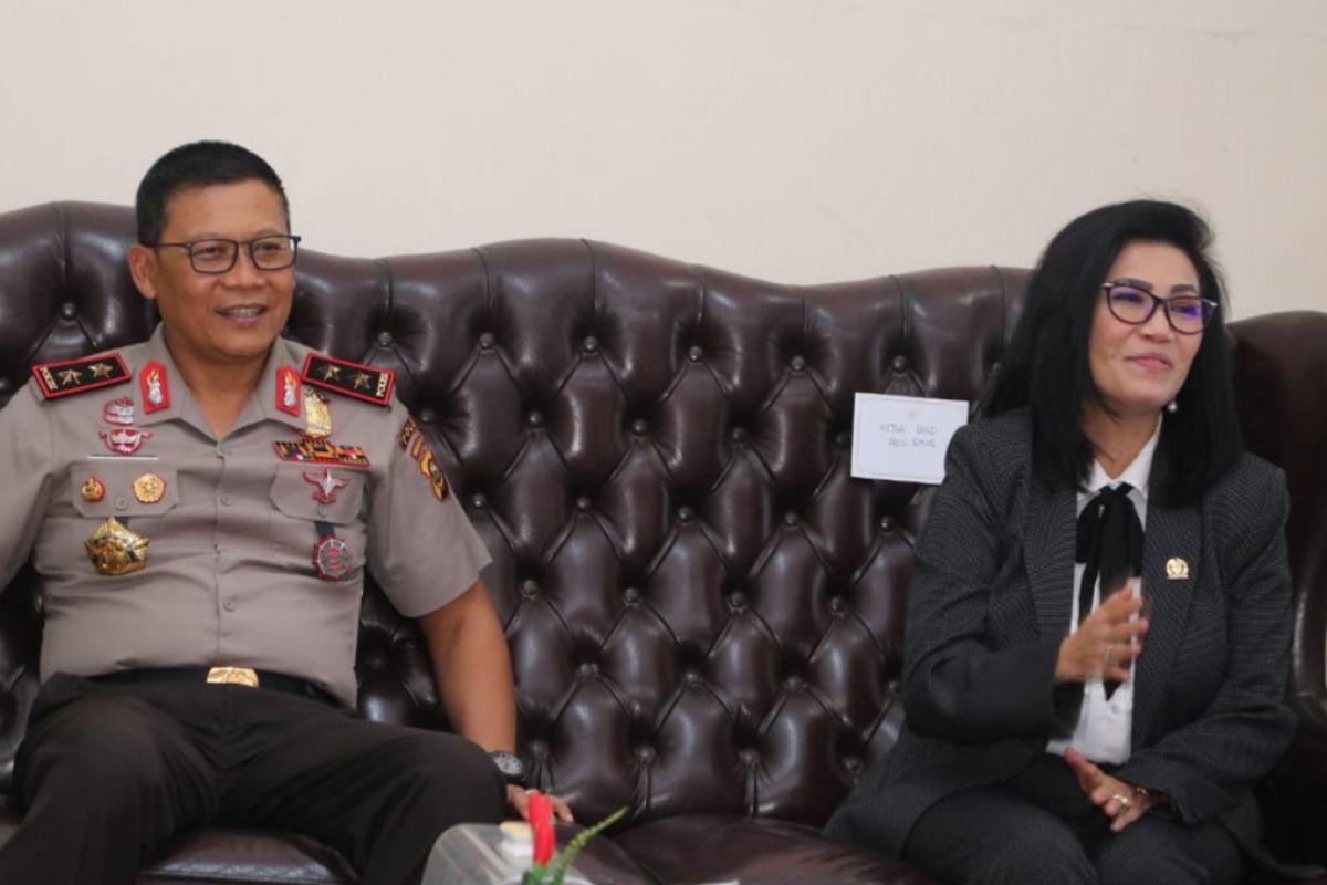 Kapolda Sumsel ajak DPRD hilangkan kebiasaan membawa  senjata tajam