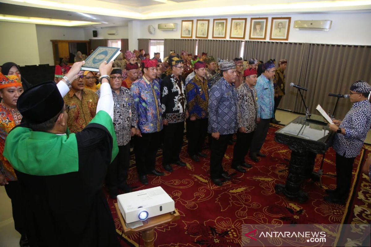 Percepat laju pembangunan daerah, Bupati Banyuwangi mutasi dan lantik 39 pejabat