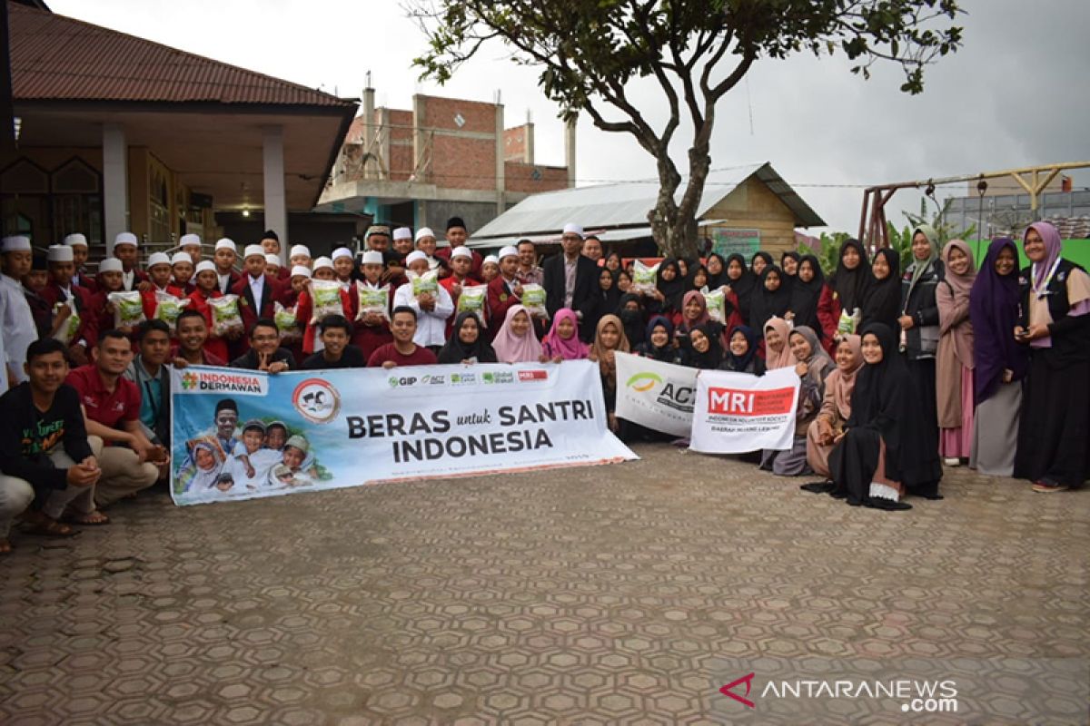 ACT salurkan 500 kg beras untuk santri Bengkulu