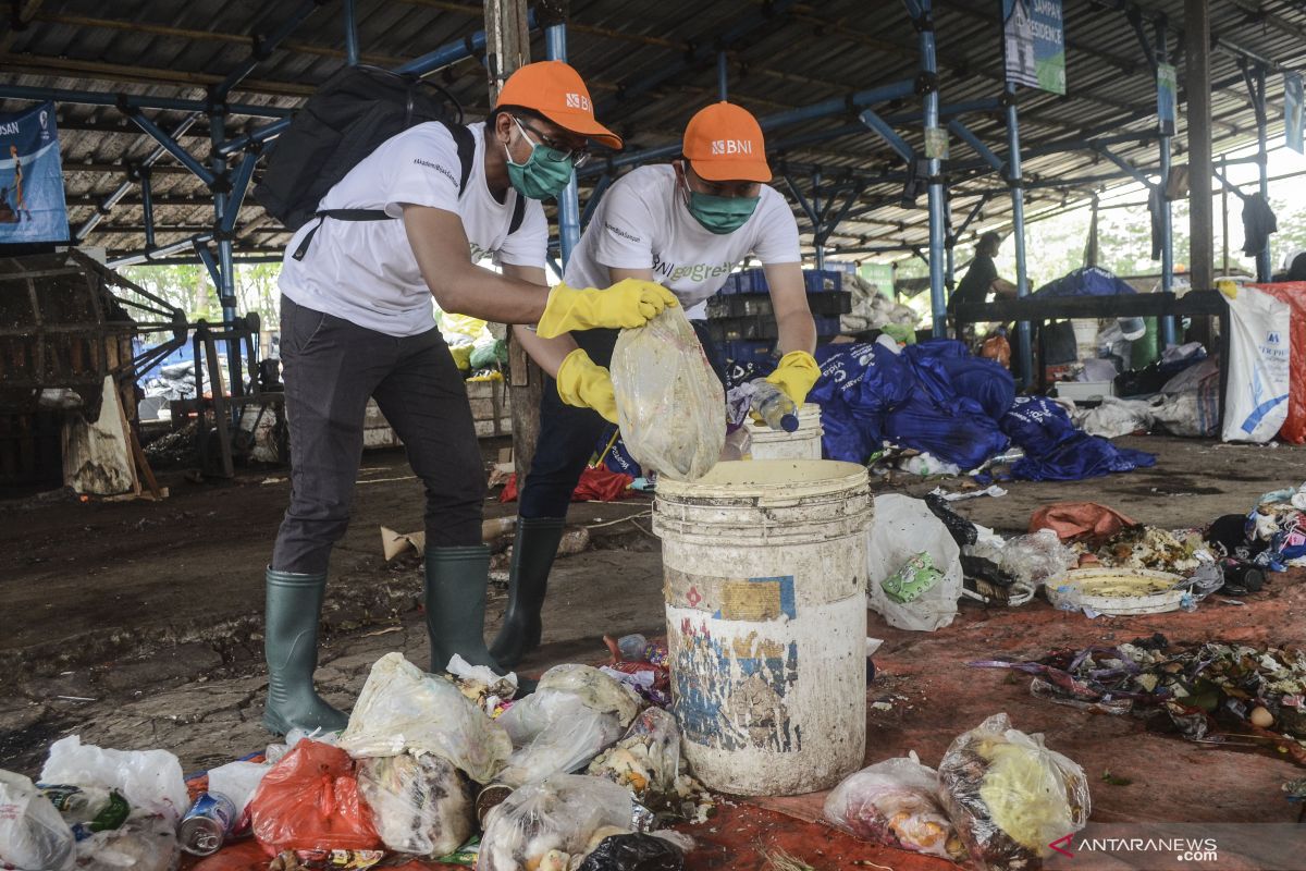 Wamen LHK: Masih banyak sampah belum dimanfaatkan dengan benar