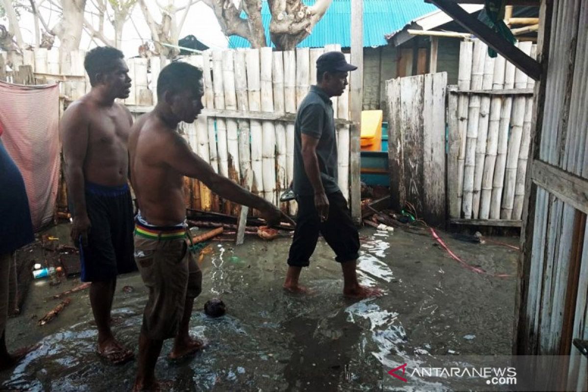 Dampak kerusakan air laut pasang di Kabupaten Buru ditinjau BPBD