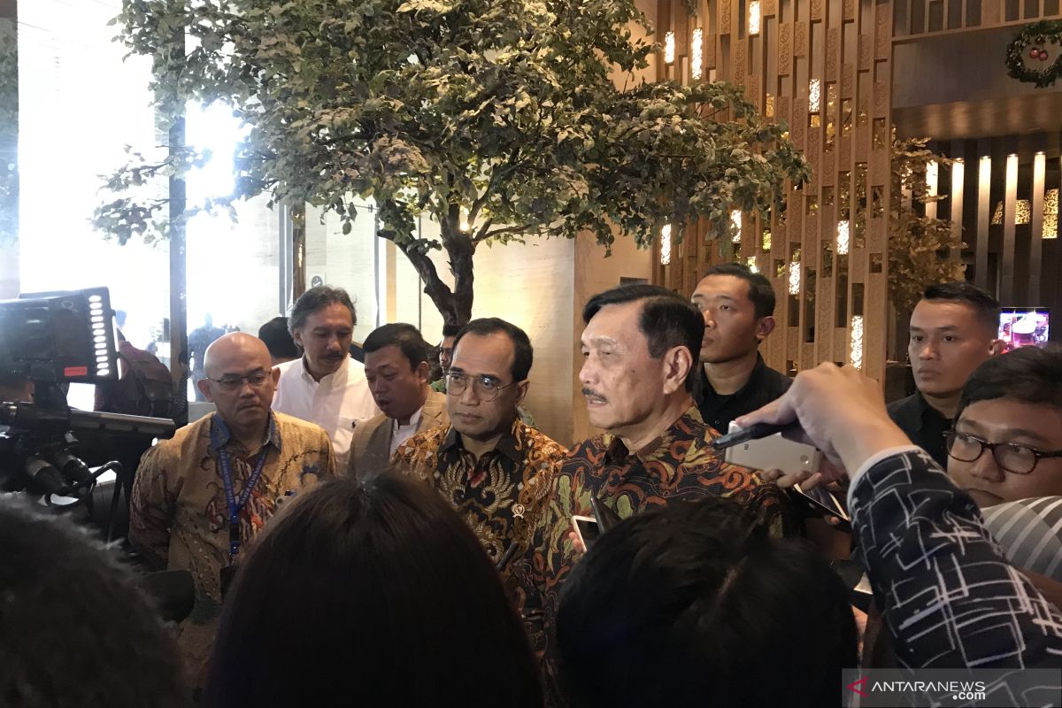 Luhut tegaskan harga avtur harus turun