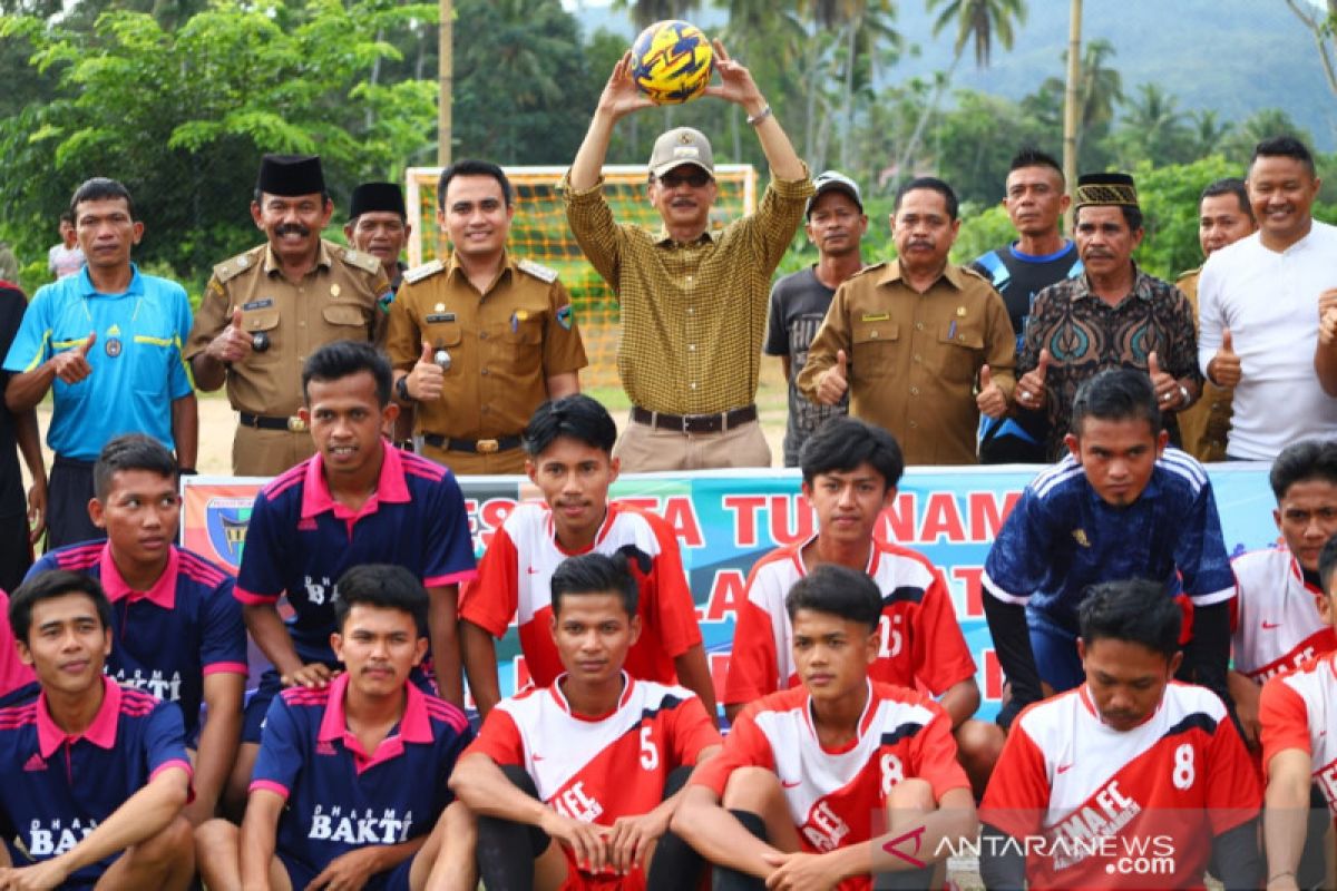 Bupati Pesisir Selatan buka turnamen sepakbola se-Kecamatan Koto XI Tarusan