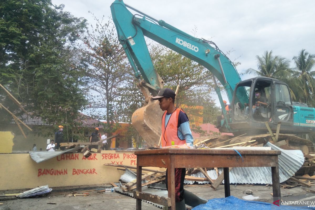 KAI Sumbar tertibkan kios di Stasiun Pariaman untuk pengembangan (Video)