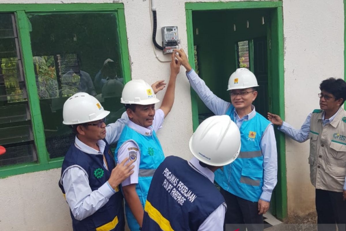 Desa Deppana Kabupaten Soppeng resmi dialiri listrik PLN