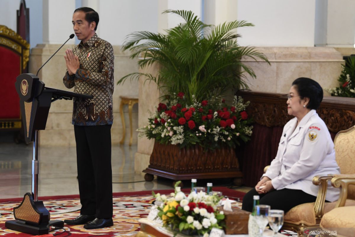 Cek Fakta: Megawati pidato di podium berlogo palu arit didampingi Jokowi?