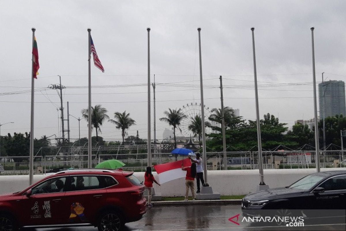 Hujan diiringi angin kencang melanda Manila, bendera kontingen SEA Games diturunkan