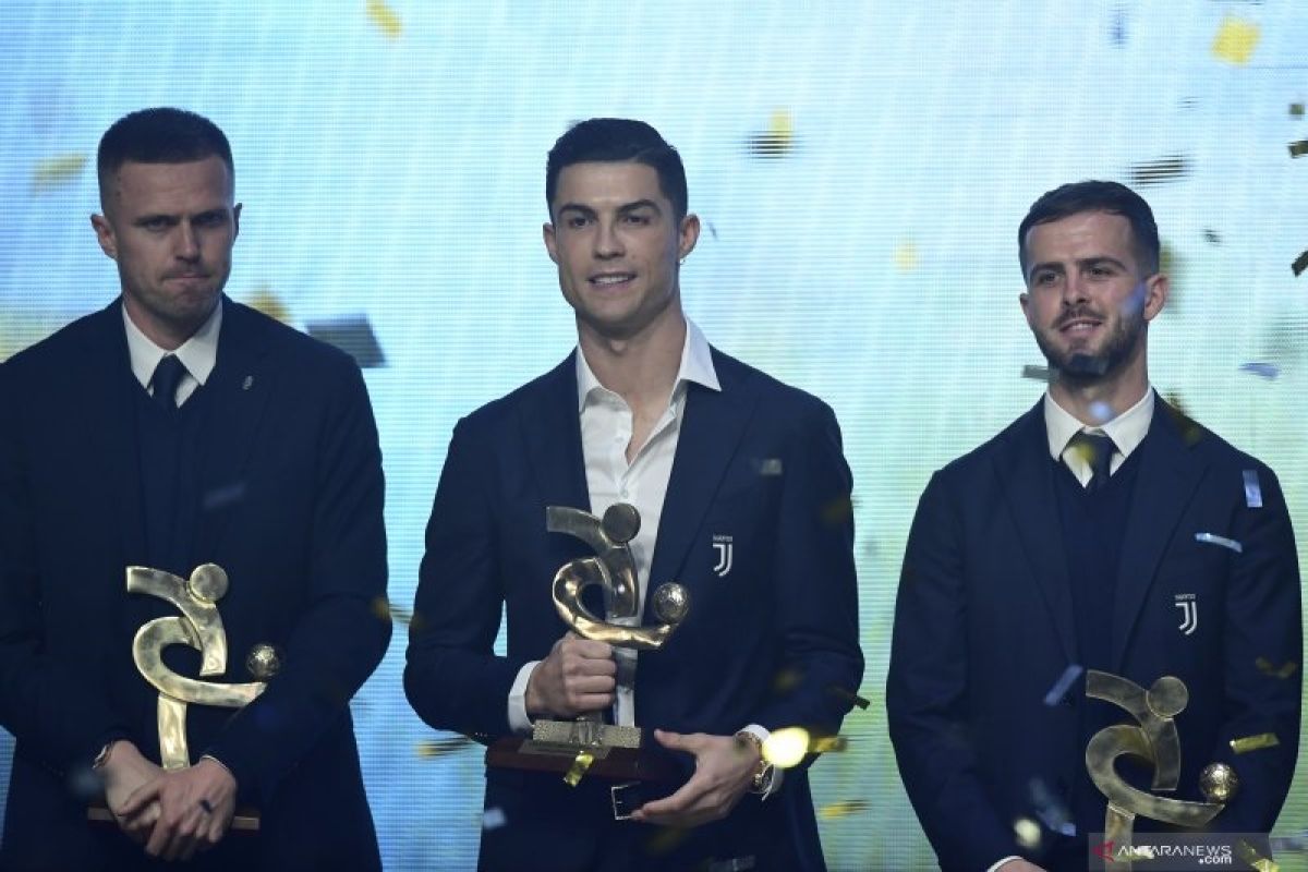 Cristiano Ronaldo pemain terbaik Liga Italia. Apa kabar Messi?