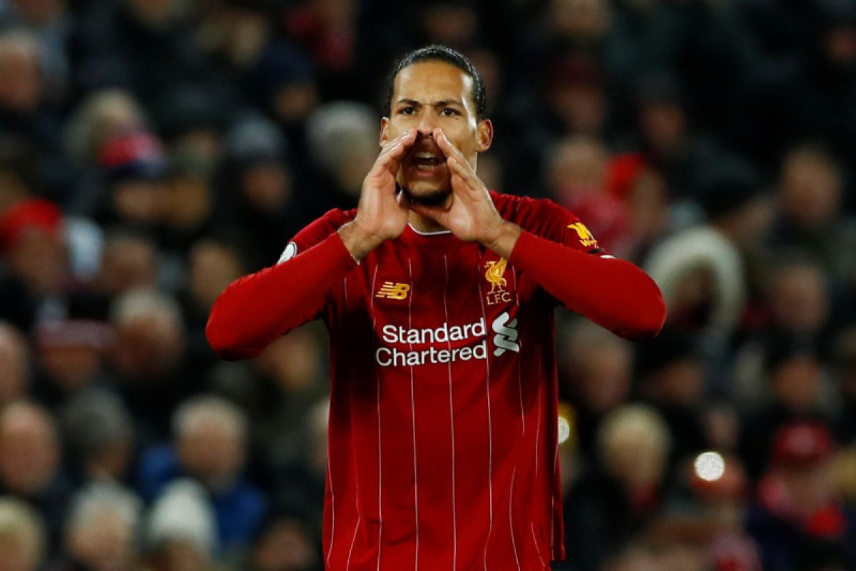 Candaan Van Dijk soal Ballon d'Or picu kemarahan adik Ronaldo