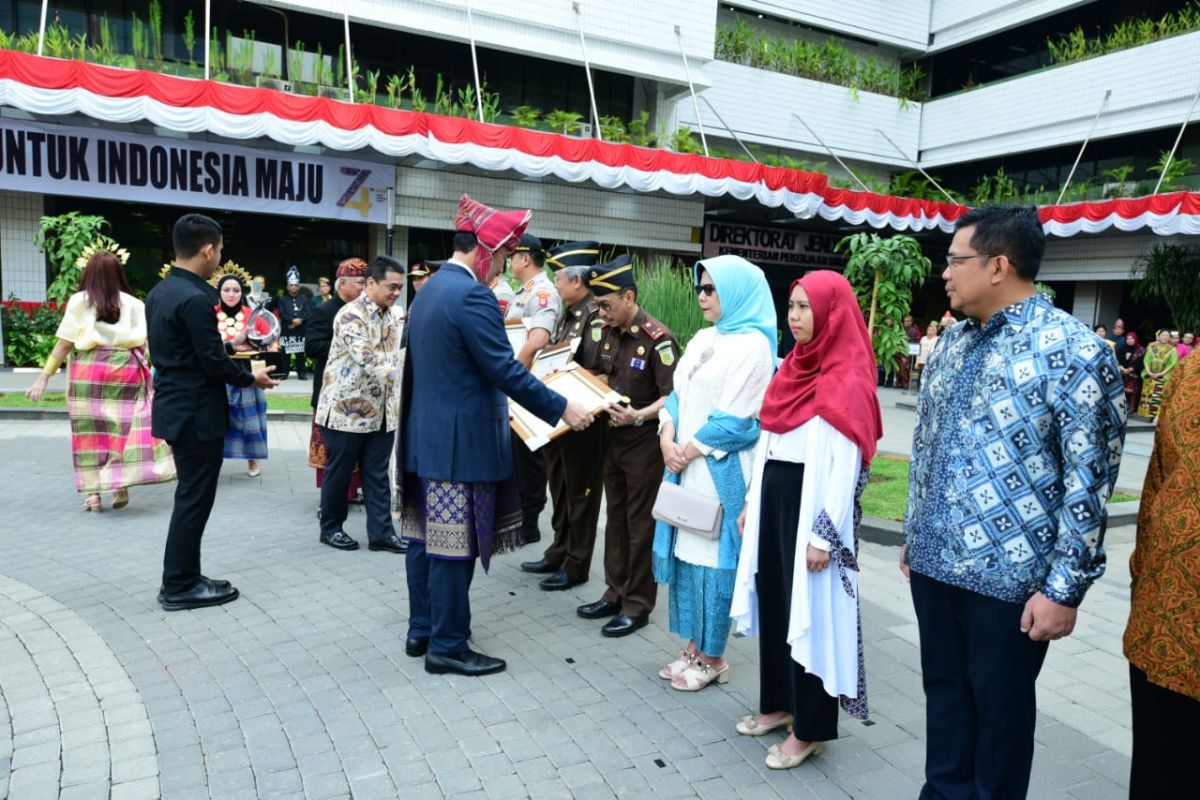 Kajati Sulawesi Utara terima penghargaan dari Kementerian PUPR