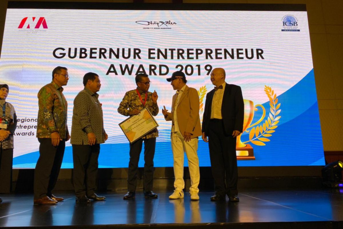 Gubernur Sulsel raih penghargaan Leader Regional Enterpreneur Award