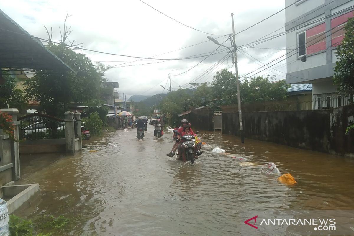 Sejumlah daerah di Singkawang mulai banjir