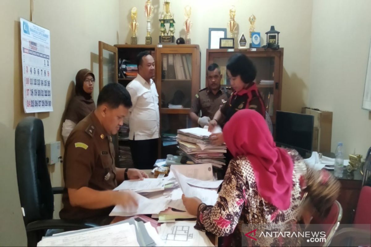 Kejari Kulon Progo geledah Balai Desa Banguncipto