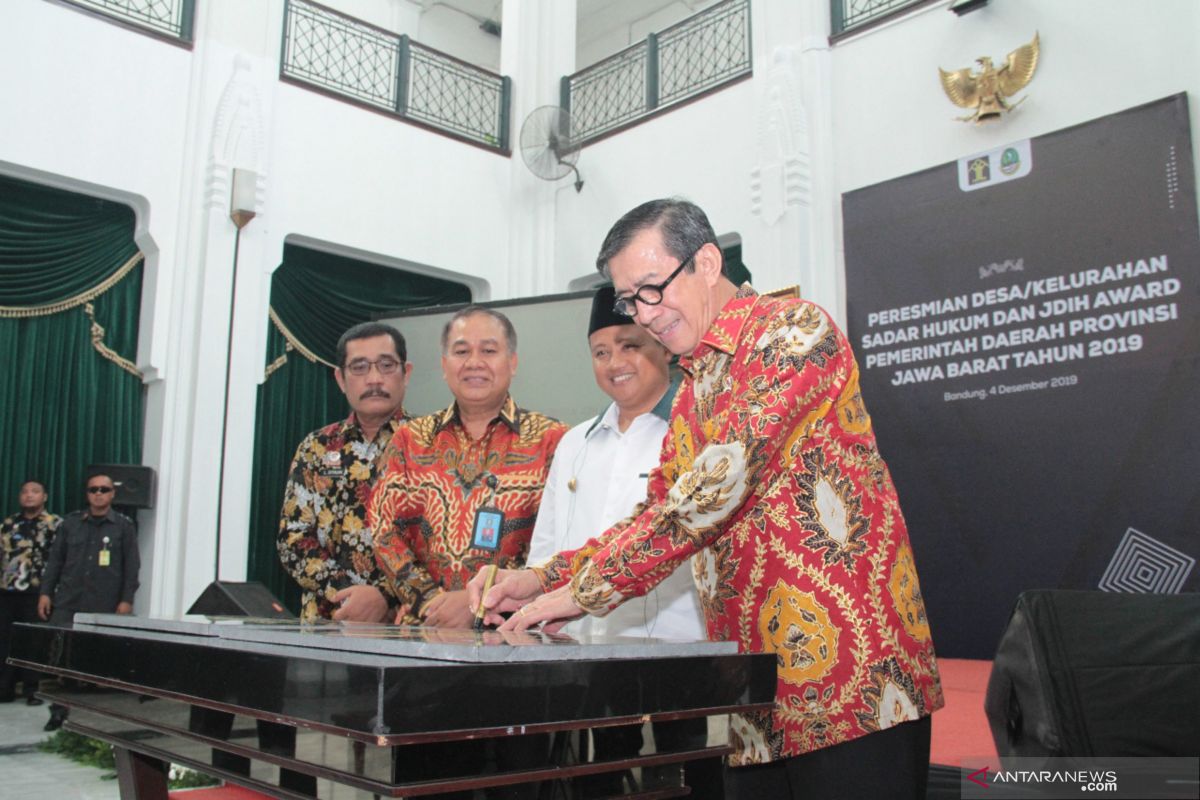Menkumham resmikan 130 Desa Sadar Hukum di Bandung, Bupati Bogor dapat penghargaan