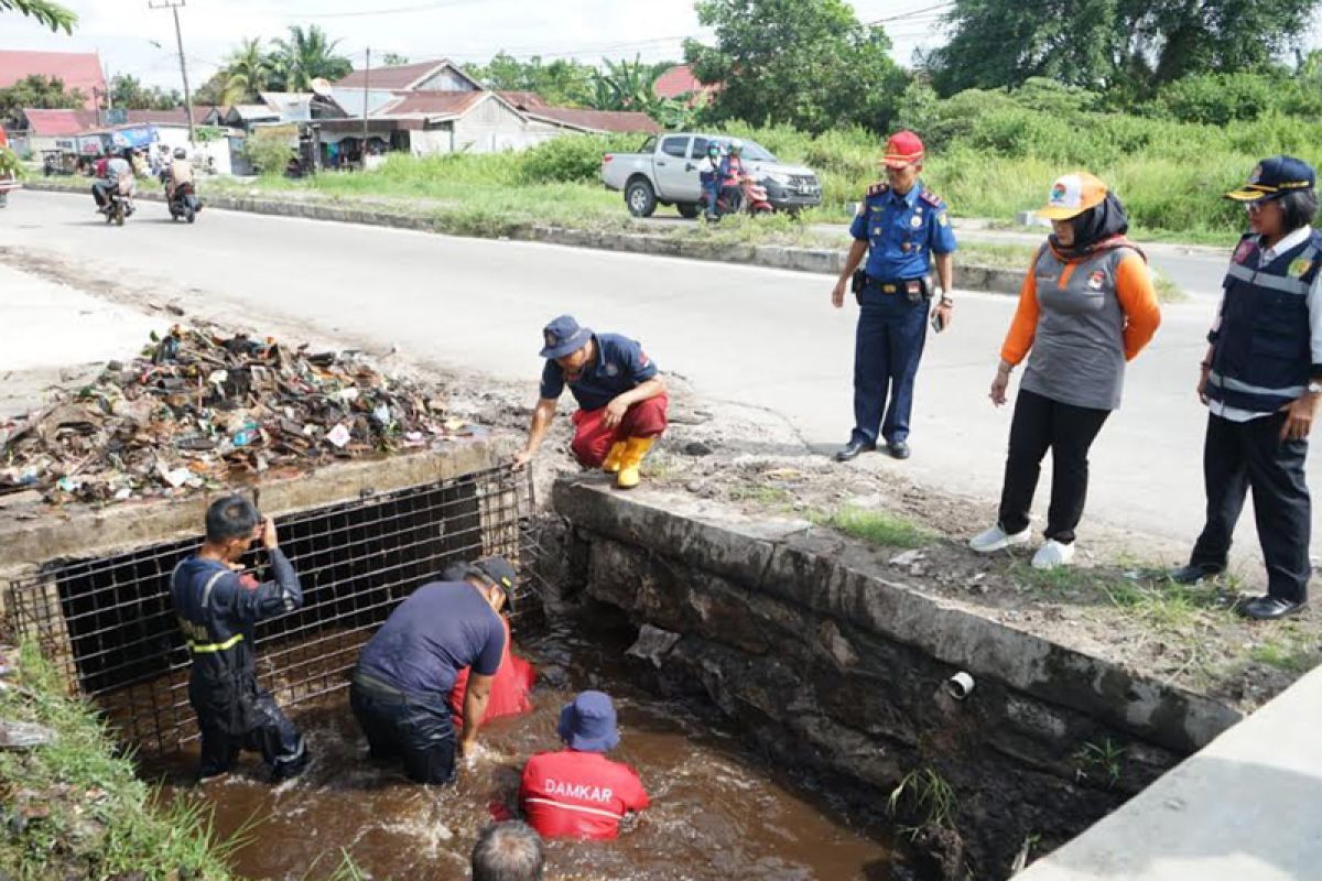 Wawali Palangka Raya tinjau sejumlah drainase pasca banjir