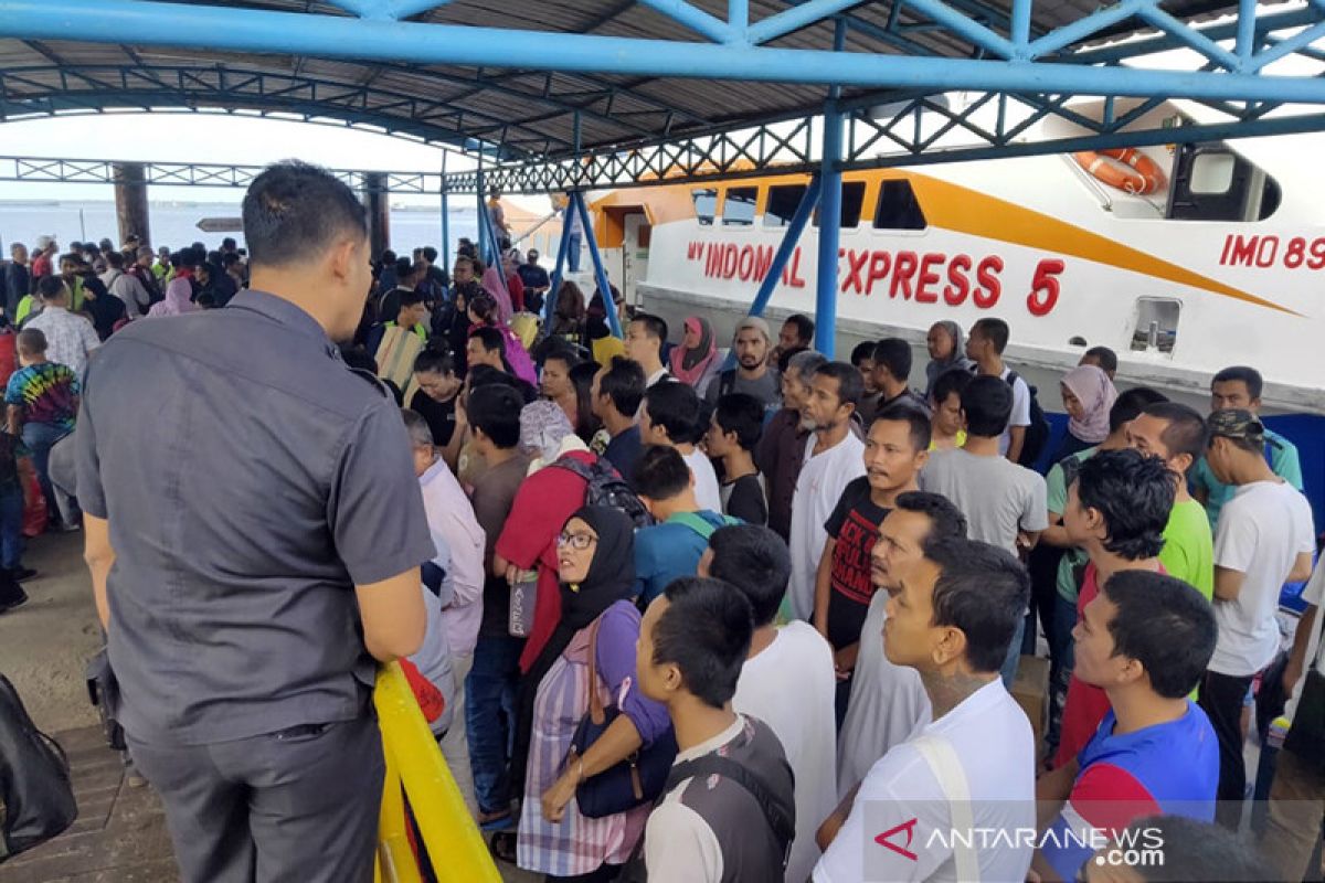 Malaysia deportasi 53 TKI bermasalah dari Dumai, satu sedang hamil