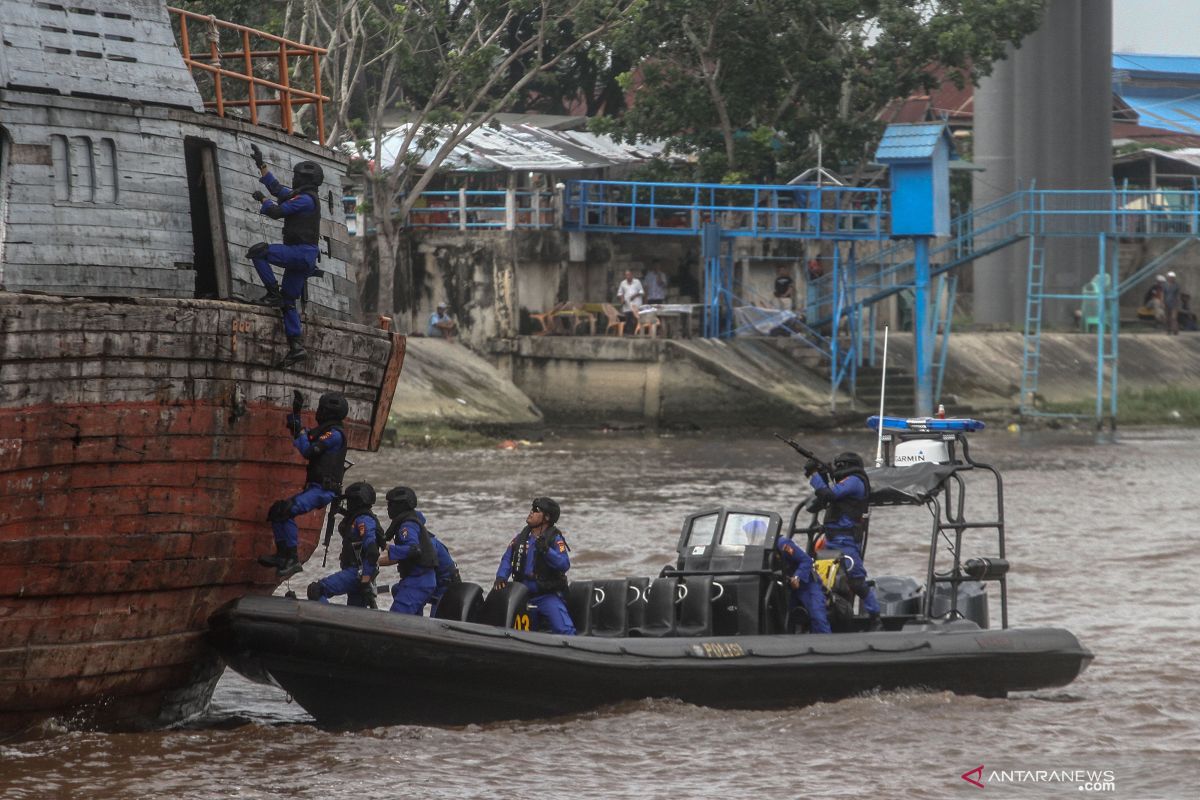 Kapolda NTT harapkan Polairud semakin profesional dalam bertugas