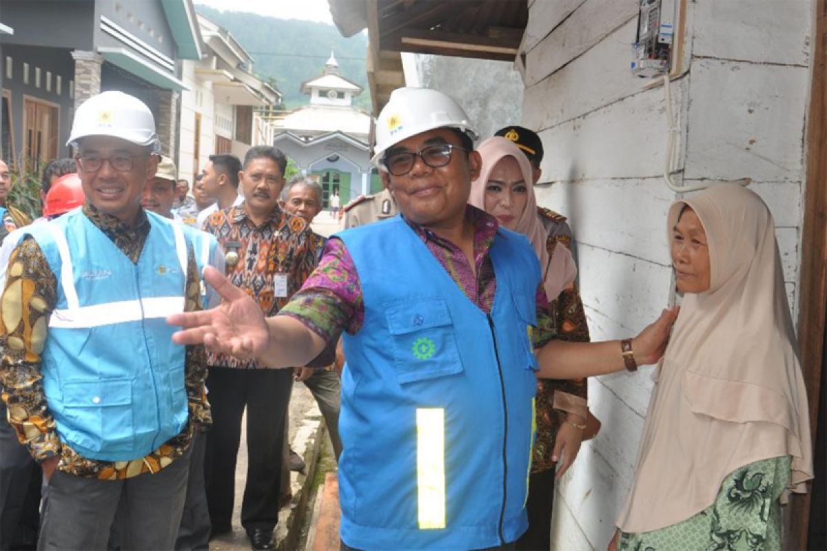 78 RTM di Kabupaten Pekalongan dapatkan sambungan listrik gratis