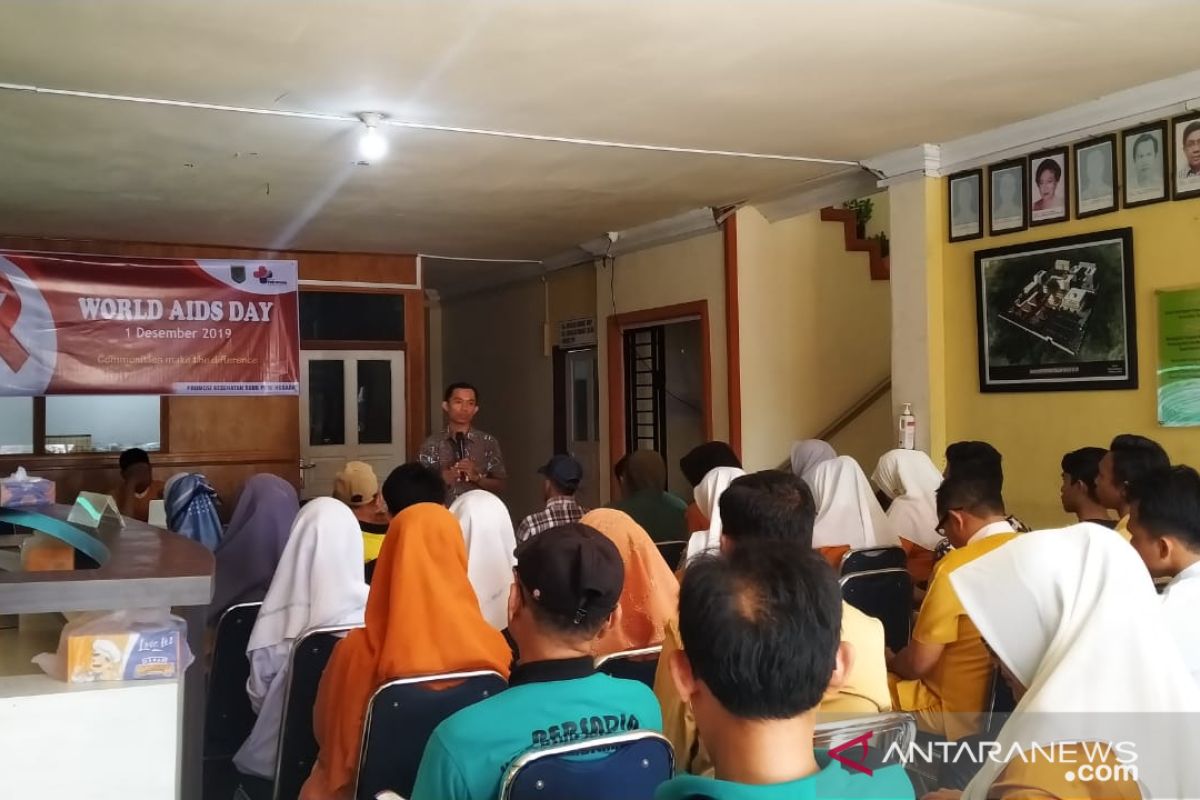 Meski belum bisa disembuhkan, penyebaran HIV bisa dikendalikan agar tidak menjadi AIDS