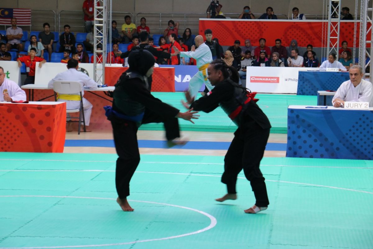 Suci Wulandari meraih emas pencak silat SEA Games