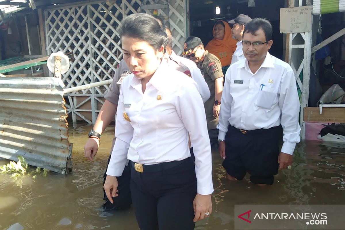 Tjhai Chui Mie pantau ketinggian air di kawasan banjir