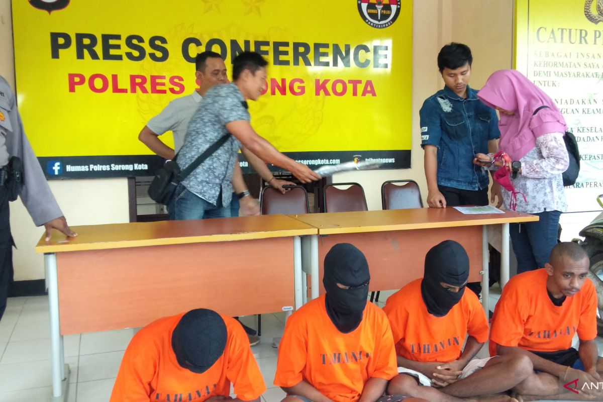 Polres Sorong kota tangkap empat pencuri yang beraksi dengan kekerasan