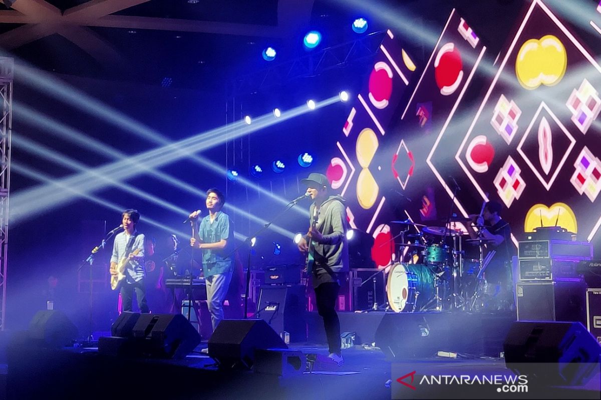 "A Night with Sheila on 7", konser penuh energi
