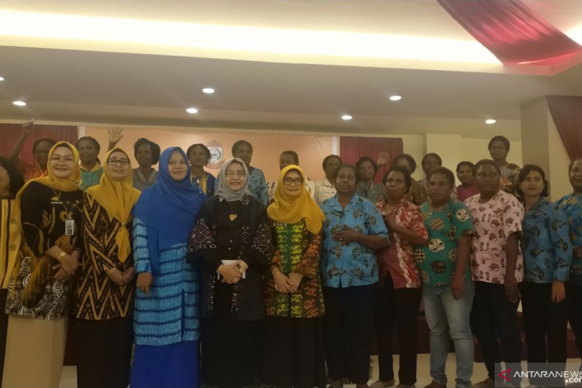 18 kader posyandu asal Papua Barat belajar di Kota  Makassar