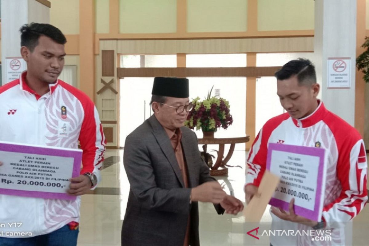 Atlet Jambi peraih emas SEA Games terima tali asih