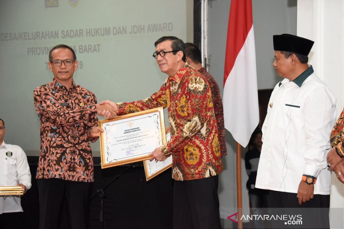 Pemkab Bogor terima Penghargaan Desa Sadar Hukum