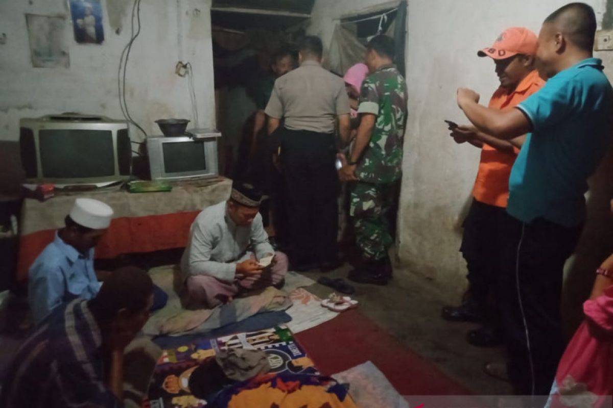 Jember diterjang angin kencang, satu orang meninggal