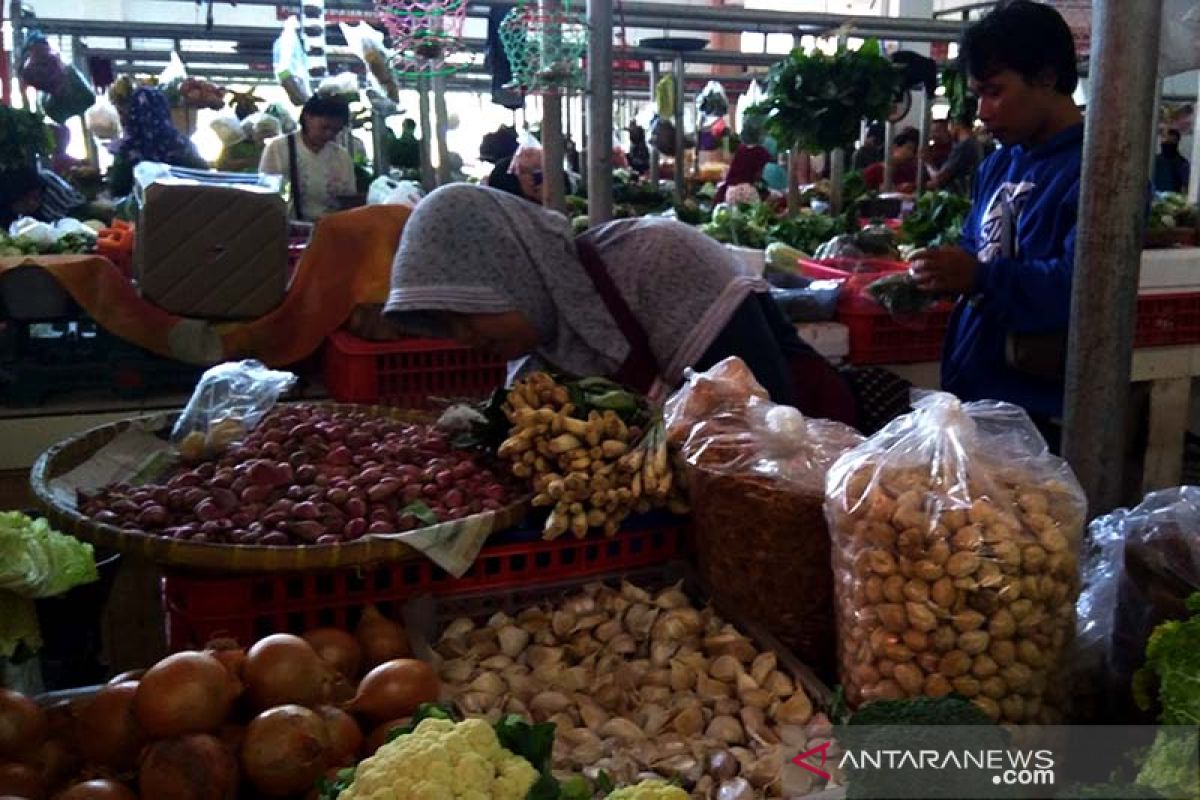 Jelang Natal,  harga kebutuhan masyarakat di Purwokerto stabil