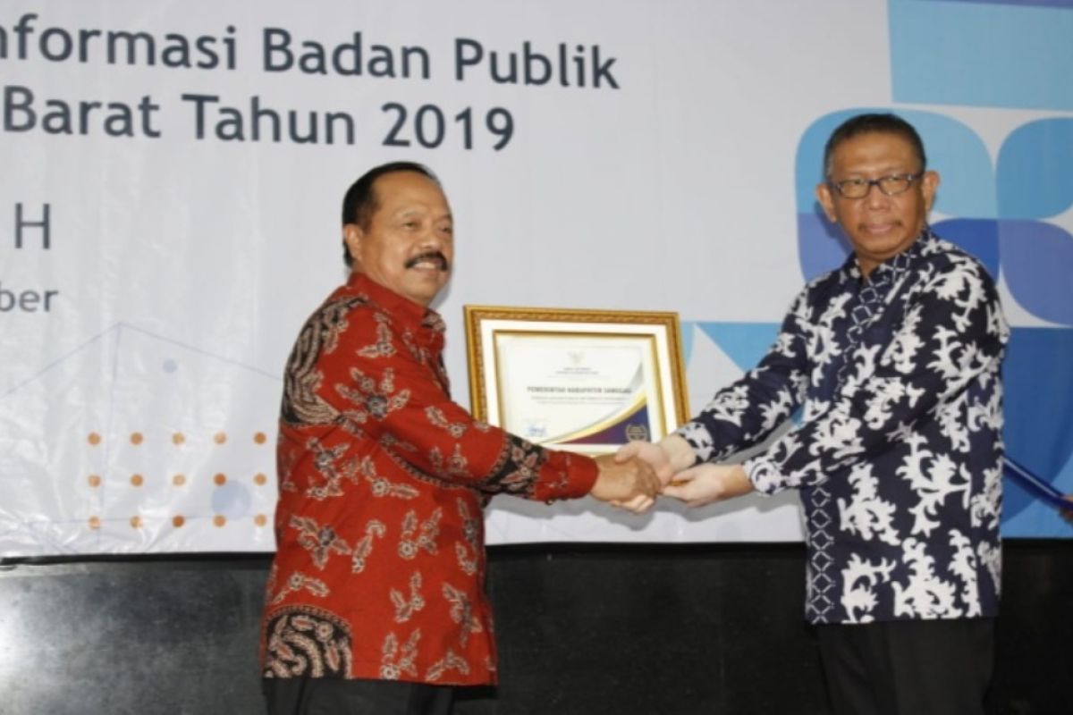 Pemkab Sanggau dianugerahi peringkat pertama Badan Publik Informatif