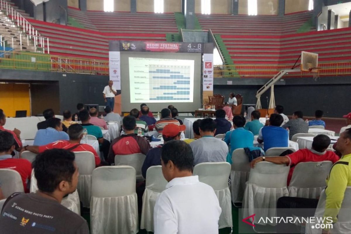 Disbudparpora Kediri gelar workshop kepelatihan sepak bola