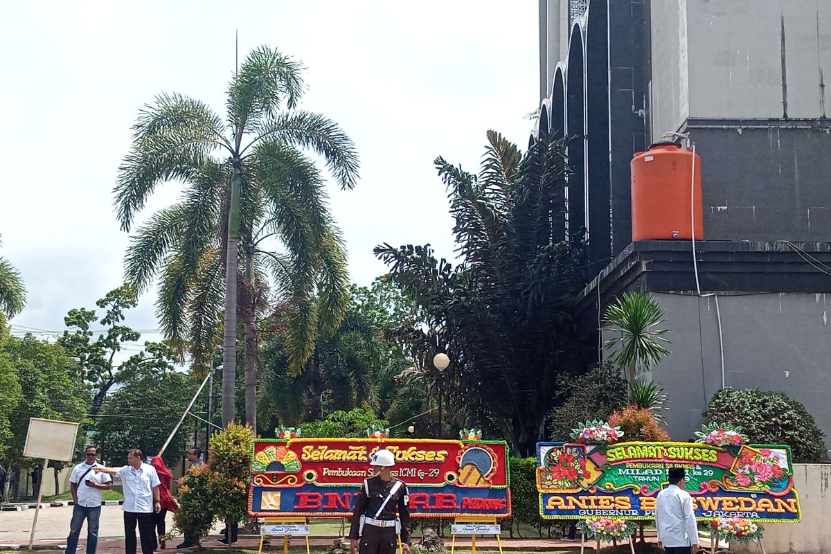 Wapres Ma'ruf Amin tunaikan ibadah Jumat di Masjid Al Azhar UNP