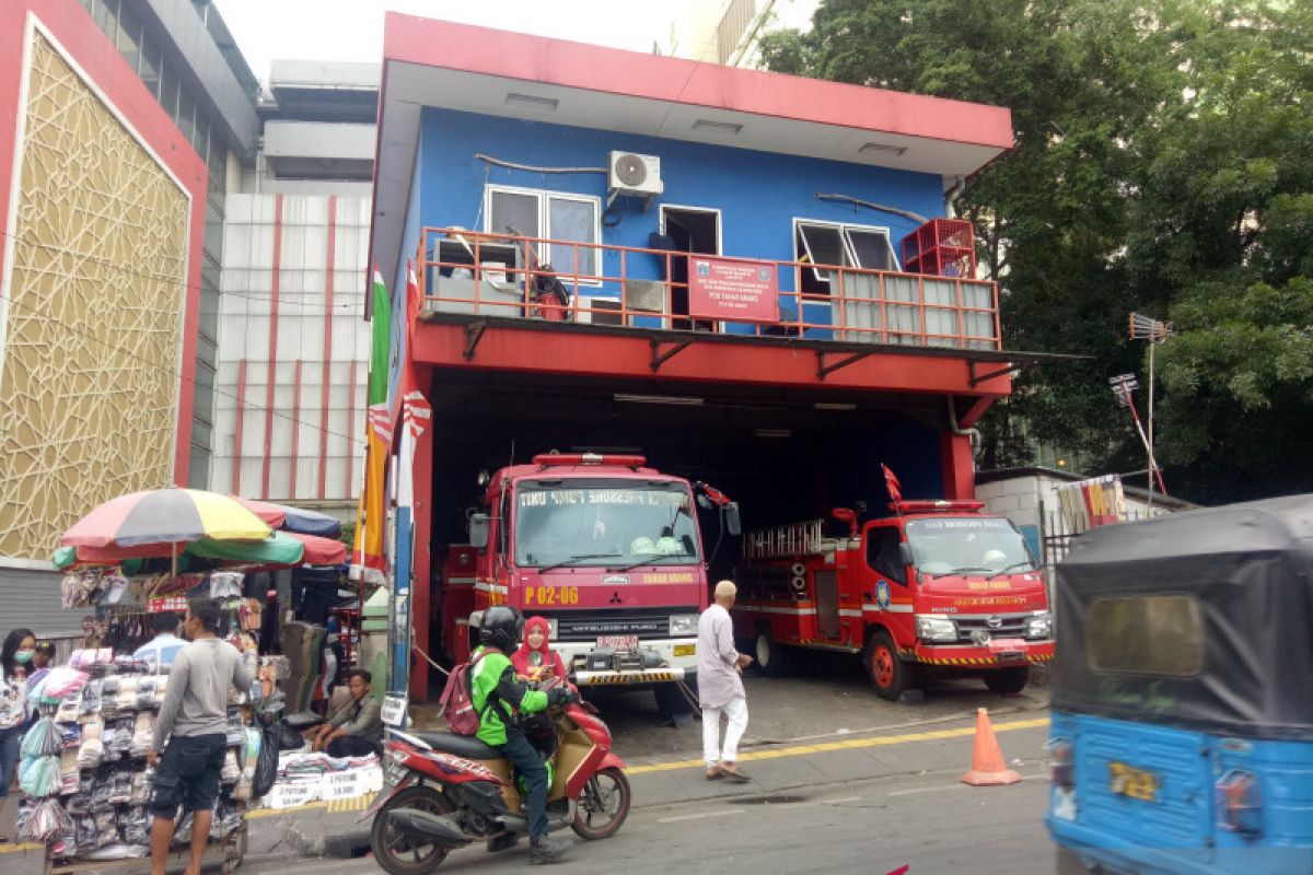 Jakpus tertibkan PKL penghalang mobil damkar di Tanah Abang