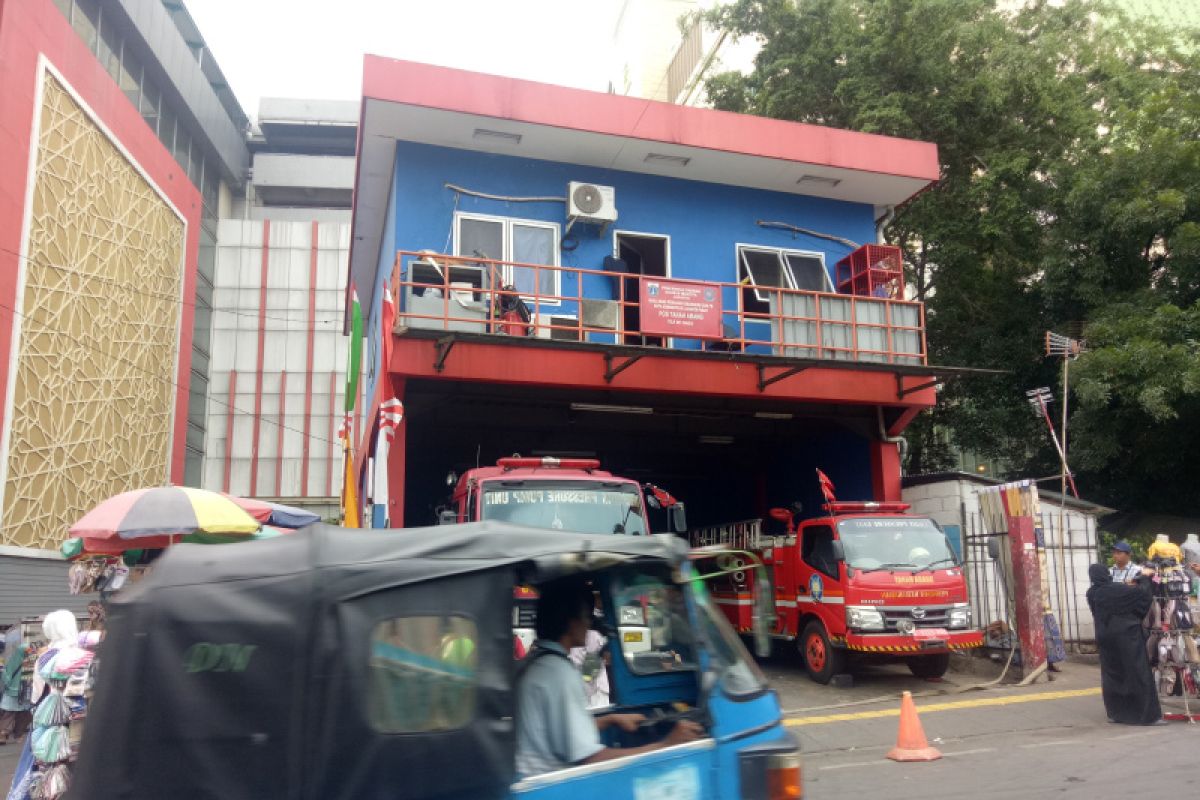 PKL Tanah Abang depan Pos Damkar pasrah ditertibkan