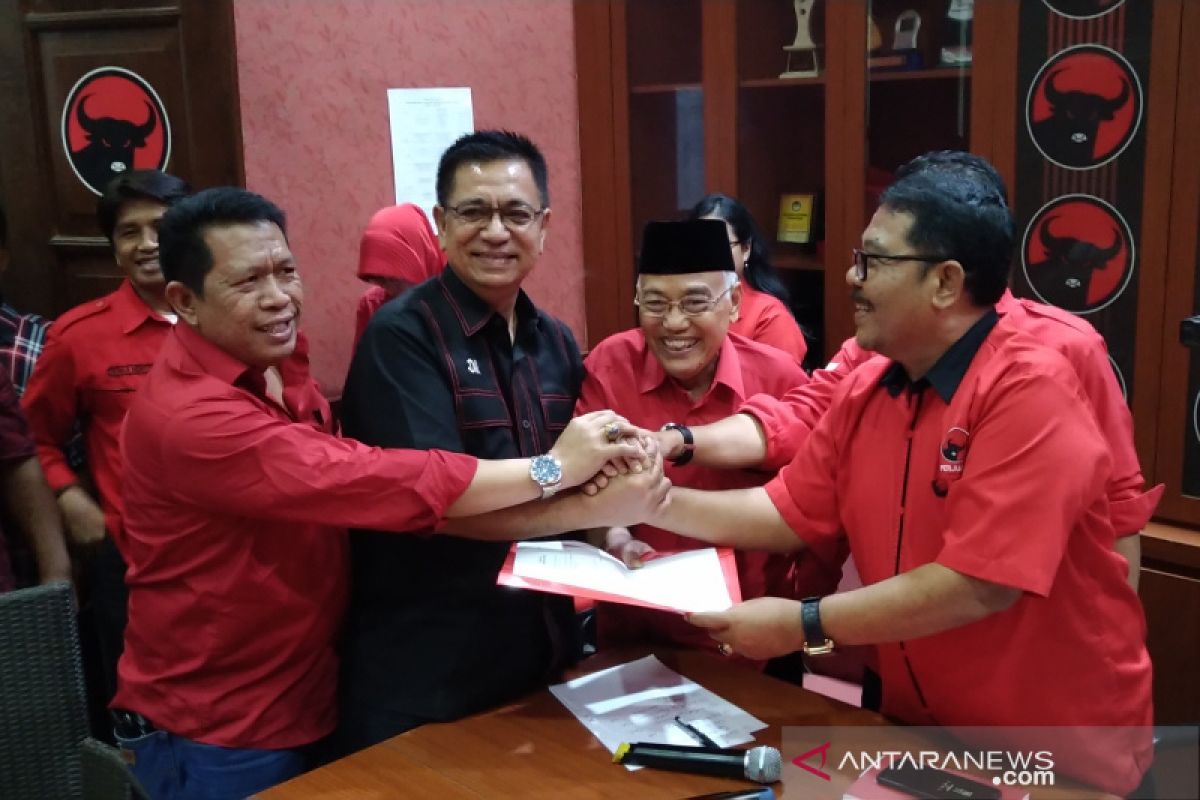Mantan Ketua DPRD Jateng Murdoko daftar bakal calon bupati Kendal