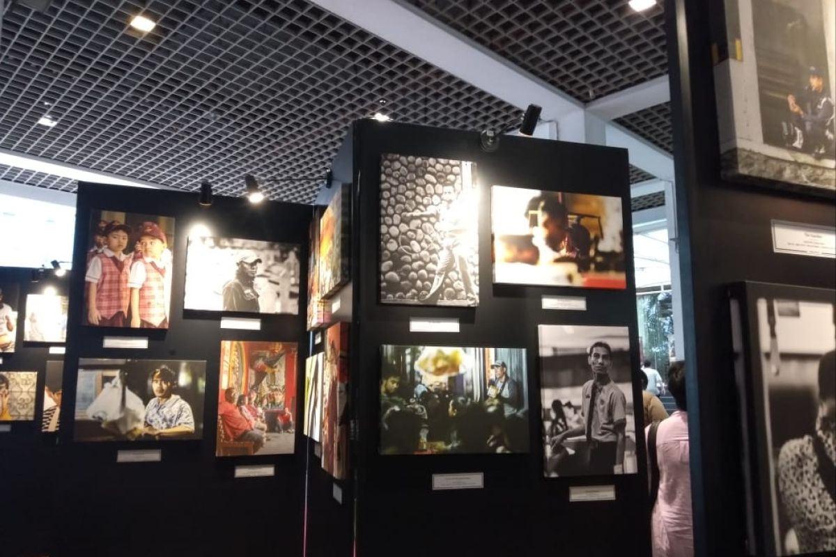 Selasar Balai Kota Jakarta jadi ruang pameran foto peringati Hari Pahlawan