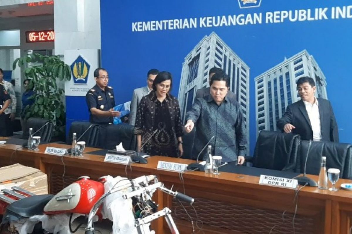 Berita kemarin, Erick Thohir copot Dirut Garuda sampai saham Garuda anjlok