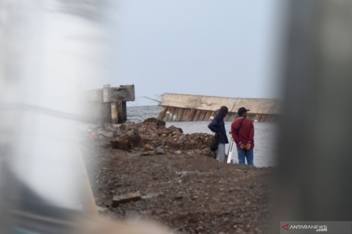 Kementerian PUPR: Tanggul jebol di Pelabuhan Nizam Zahman sepanjang 176 meter