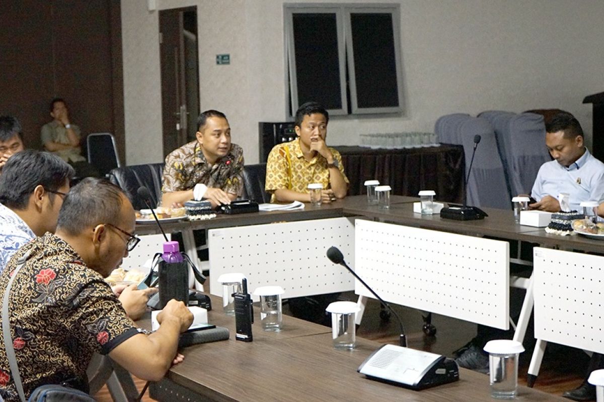 Bappeko Surabaya tindak lanjuti usulan perbaikan Stadion GBT