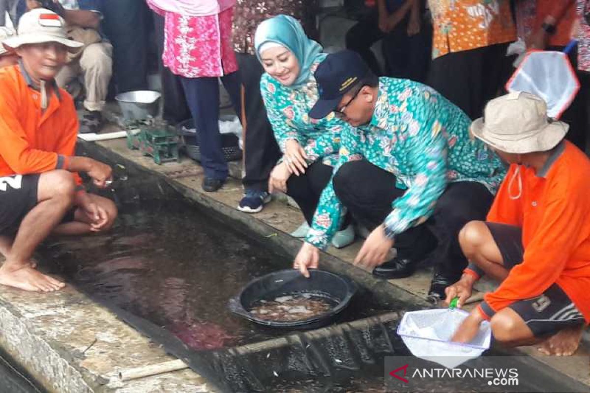 Menteri Edhy target produksi ikan air tawar 4,68 juta ton pada 2020